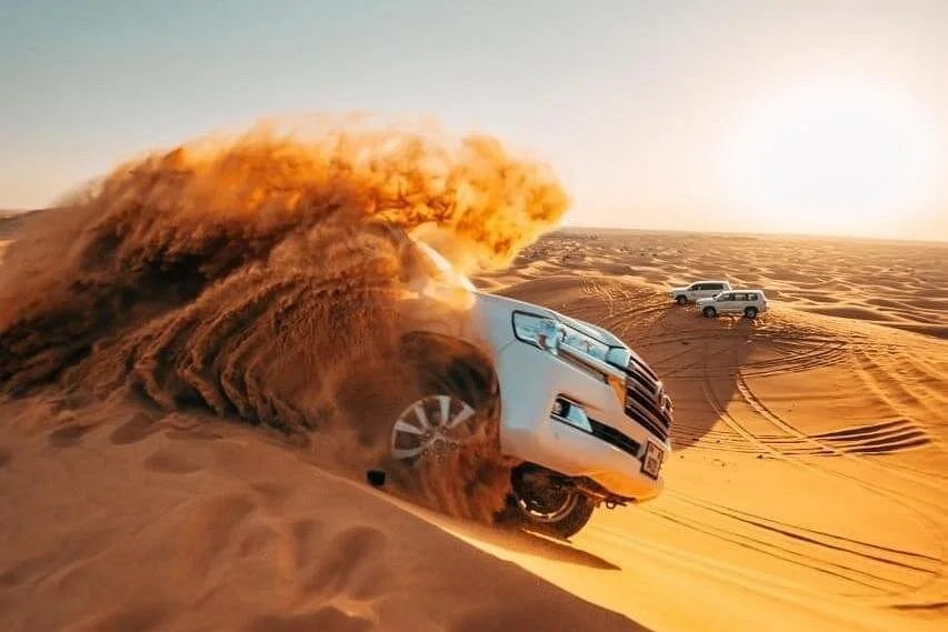 Dune bashing in Dubai infographic — key facts, safety tips and what to expect